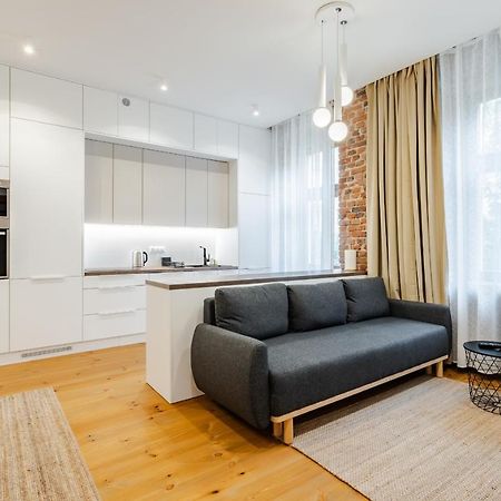 Two Bedroom Very Berry Apartment In Poznan With Desk By Noclegi Renters Luaran gambar