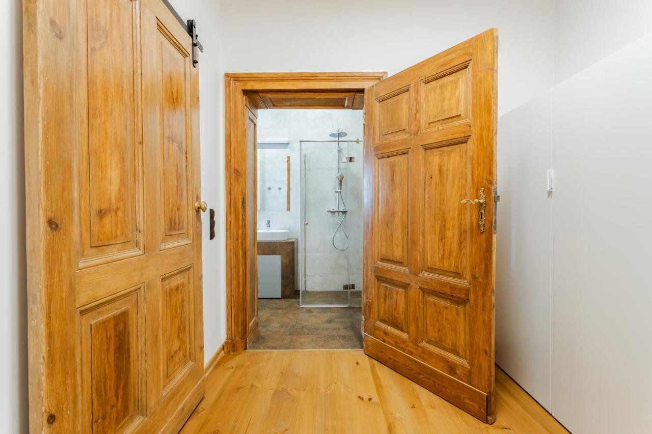Two Bedroom Very Berry Apartment In Poznan With Desk By Noclegi Renters Luaran gambar