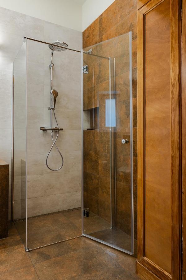 Two Bedroom Very Berry Apartment In Poznan With Desk By Noclegi Renters Luaran gambar