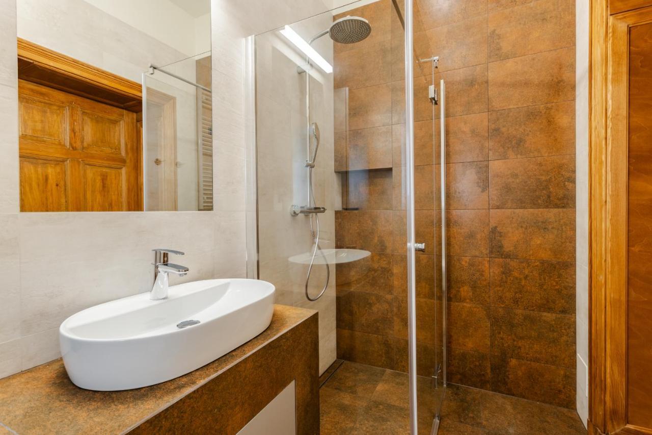 Two Bedroom Very Berry Apartment In Poznan With Desk By Noclegi Renters Luaran gambar