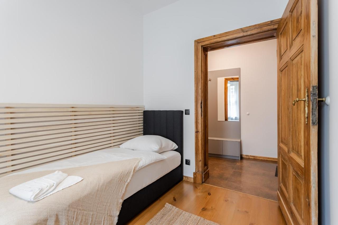 Two Bedroom Very Berry Apartment In Poznan With Desk By Noclegi Renters Luaran gambar