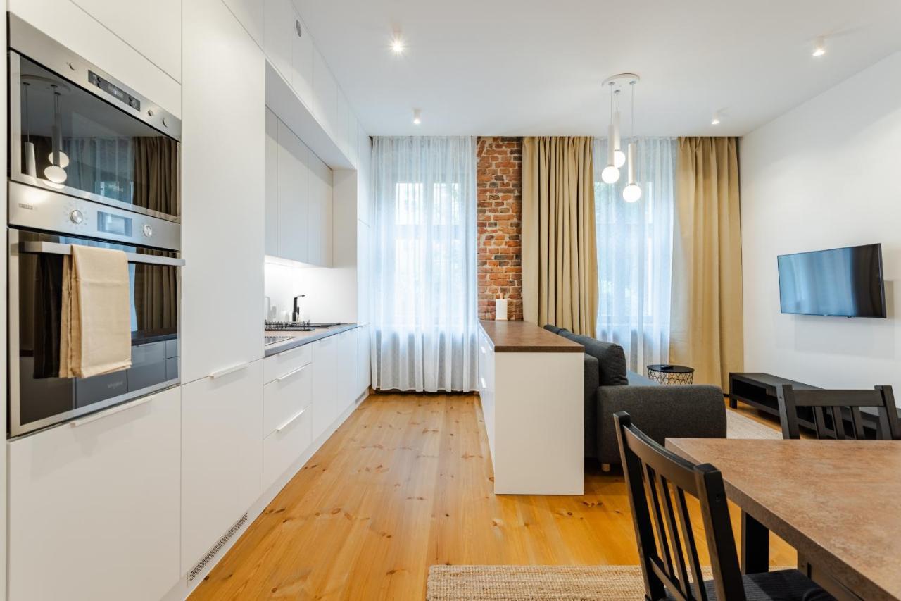 Two Bedroom Very Berry Apartment In Poznan With Desk By Noclegi Renters Luaran gambar